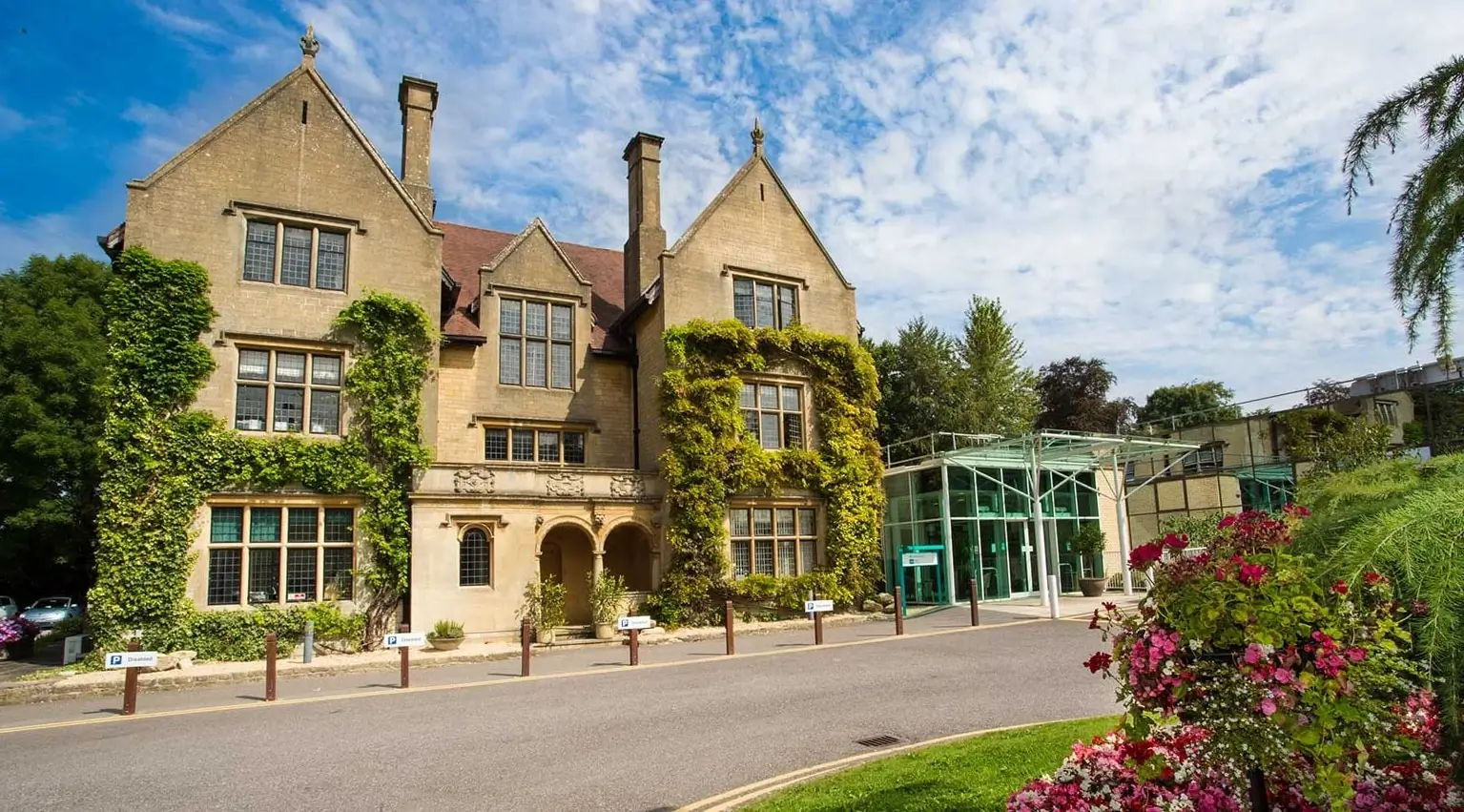 The Bath Clinic private hospital building in Bath, showing the location for consultations, imaging and knee surgery appointments